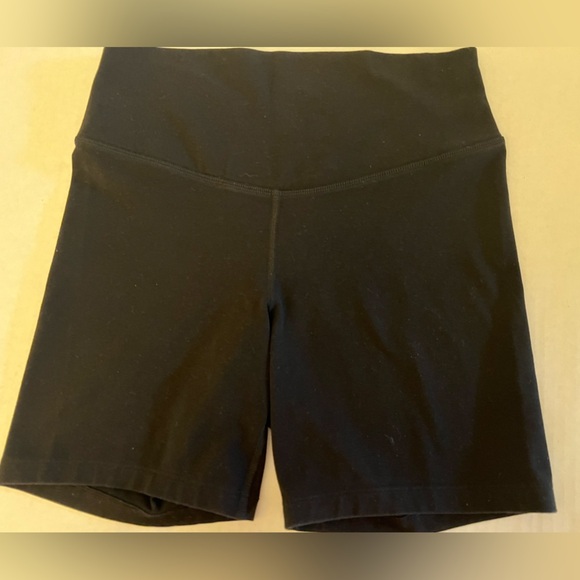 OLD NAVY ACTIVEWEAR BIKE SHORTS   SIZE M. BLACK - Picture 1 of 6